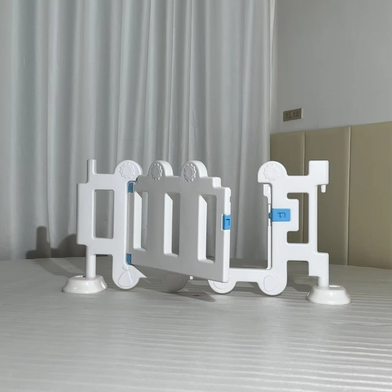 Kids Outdoor Fence - Easy-to-install portable plastic door for soft