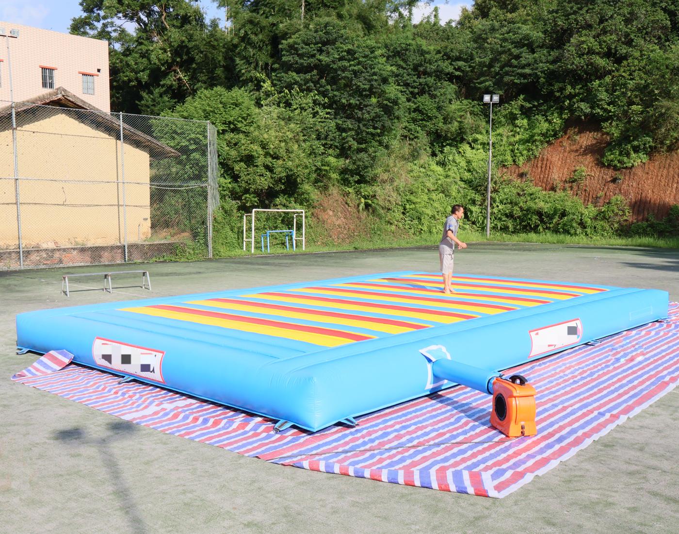 Inflatable Bounce Pad for Gym  - Kids Outdoor Jump House 评论和价格