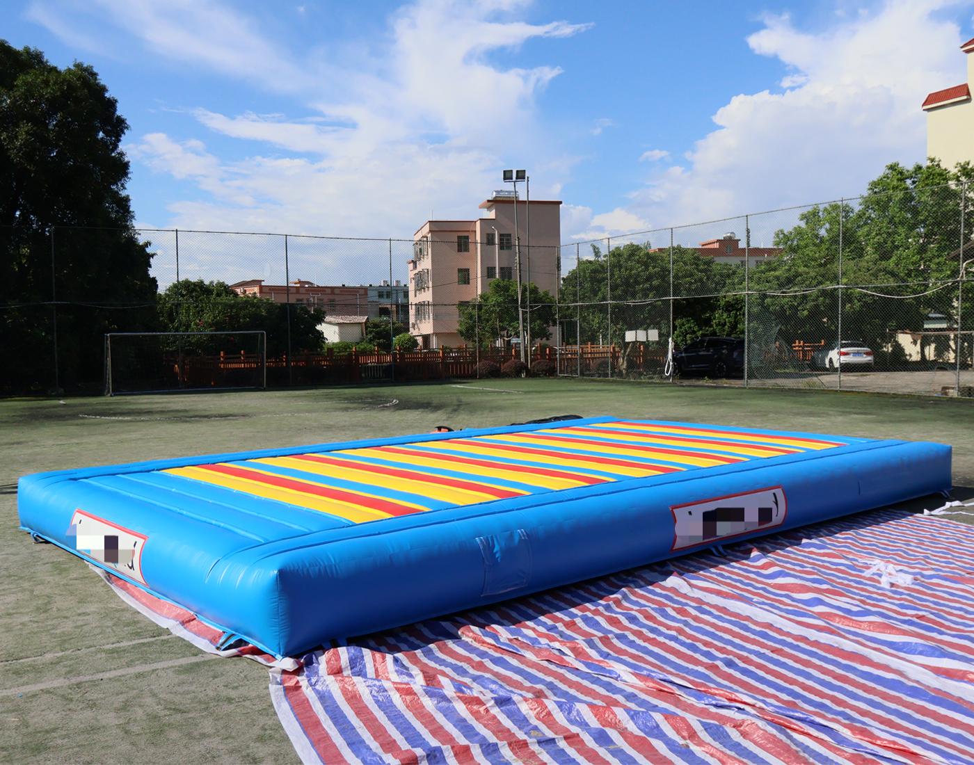 Inflatable Bounce Pad for Gym  - Kids Outdoor Jump House 评论和价格